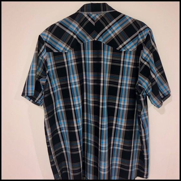 TheNorthFace🍃🍂 Black Blue and Grey flannel with 2 pockets, snaps, like new - Picture 8 of 16